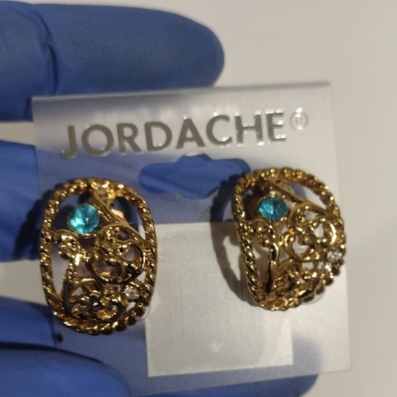 ✨ Regal Filigree Radiance: Jordache Gold-Tone Clip-On Earrings Sapphire Crystal - Picture 7 of 10